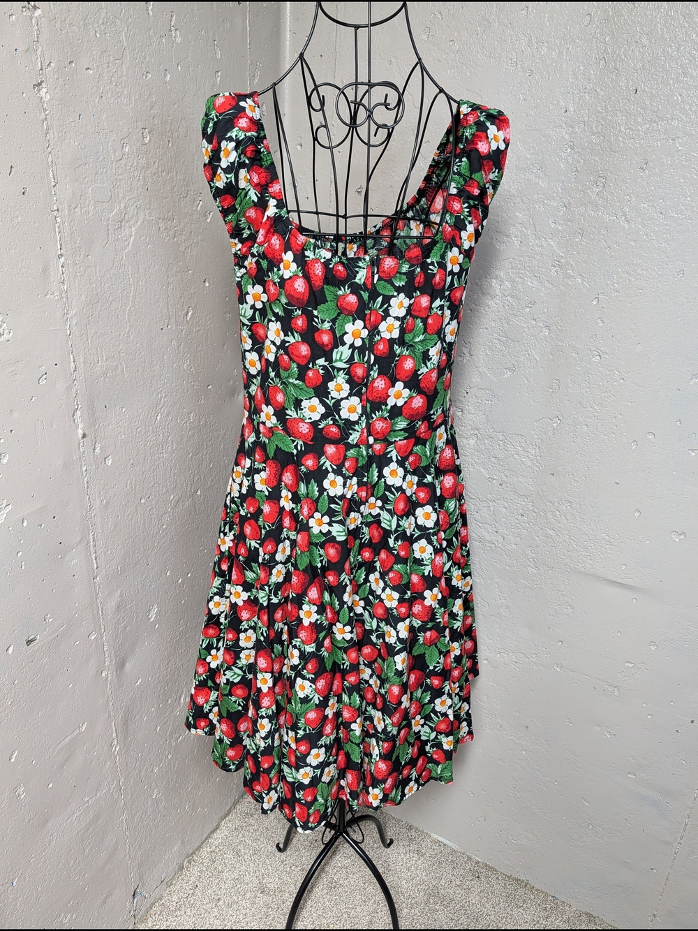 Hell Bunny Black Strawberry & Daisy Fit-and-Flare Midi Dress - Picture 2 of 6